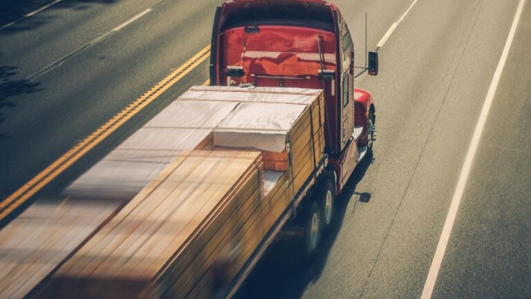 Como funciona o transporte de encomendas urgentes - Postal Serviços