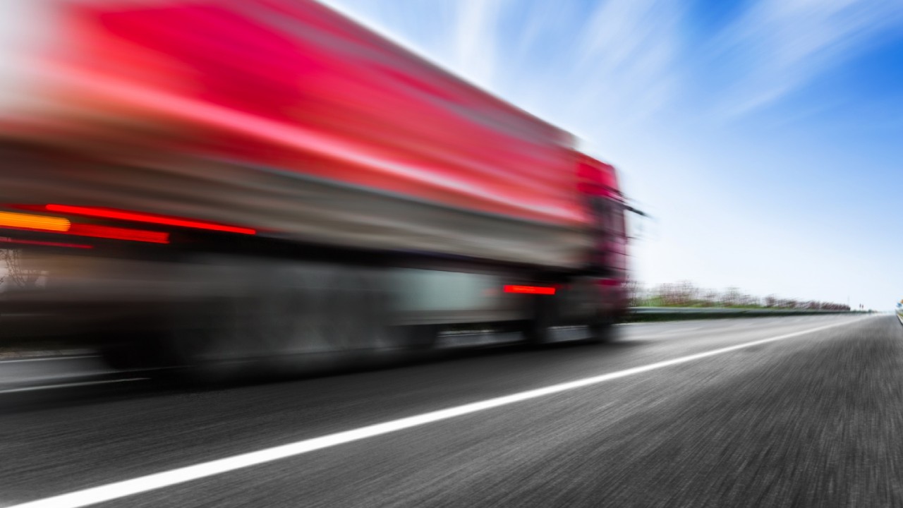 Como o transporte dedicado pode reduzir atrasos - Postal Serviços