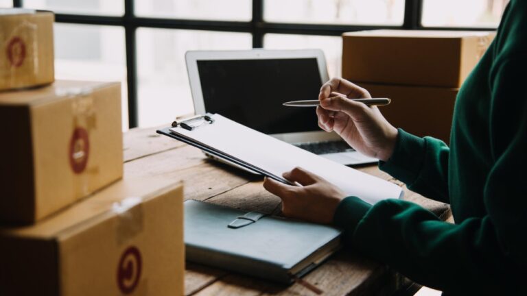 O que considerar antes de contratar uma transportadora - Postal Serviços