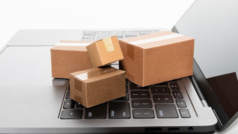 O que considerar na logística de trocas, devoluções e reentregas no ecommerce - Postal Serviços