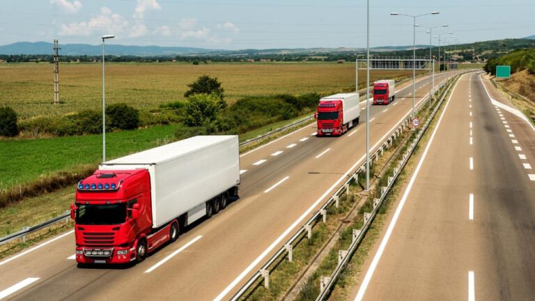 Transporte fracionado vs. dedicado: qual escolher? - Postal Serviços